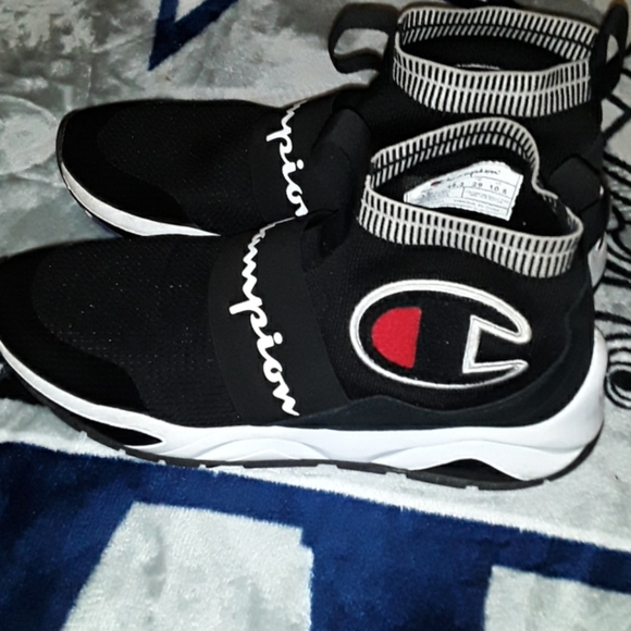 Shoes - Picture 2 of 4